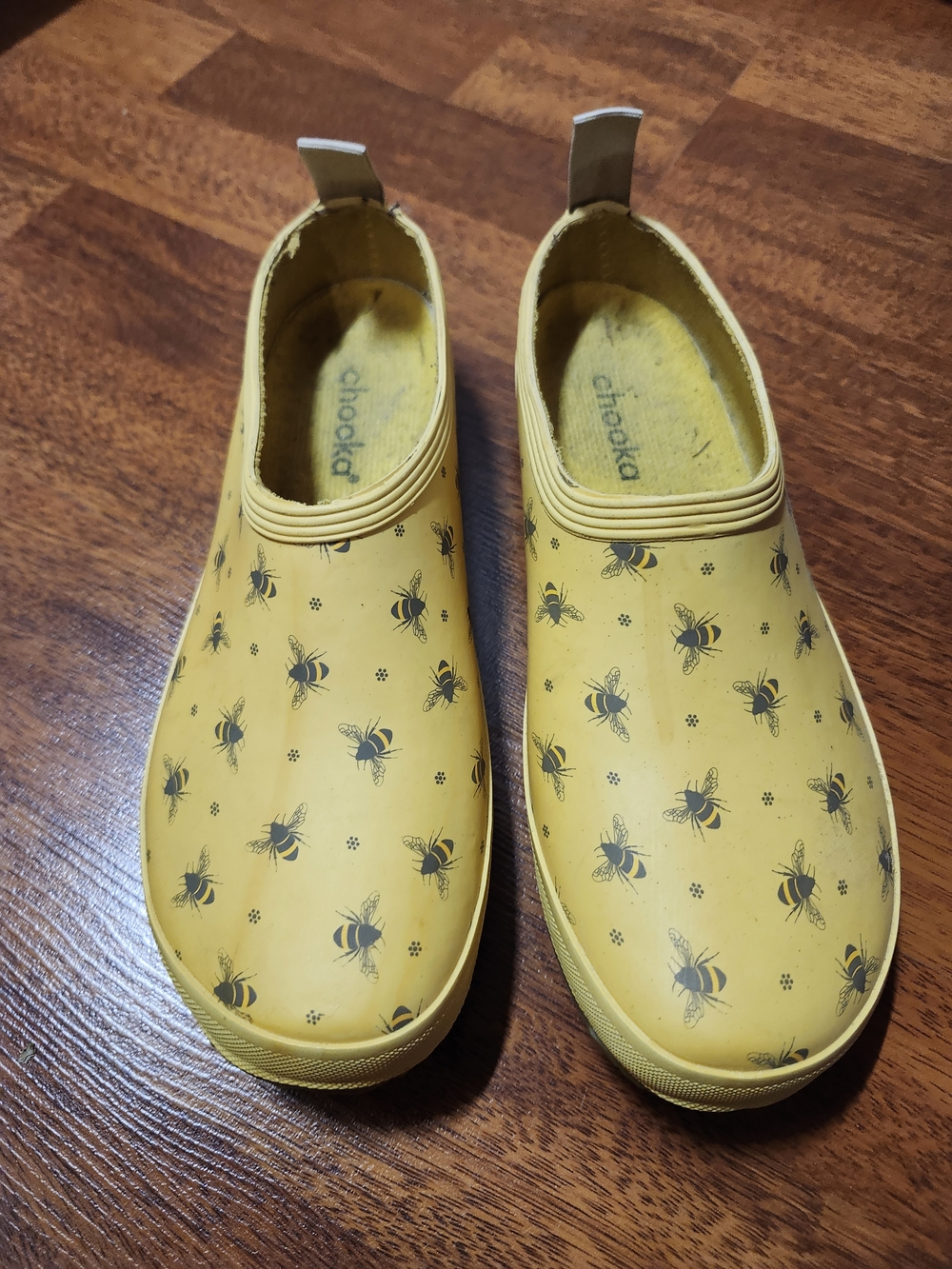 Chooka Yellow Bee-Print Slip-On Mules